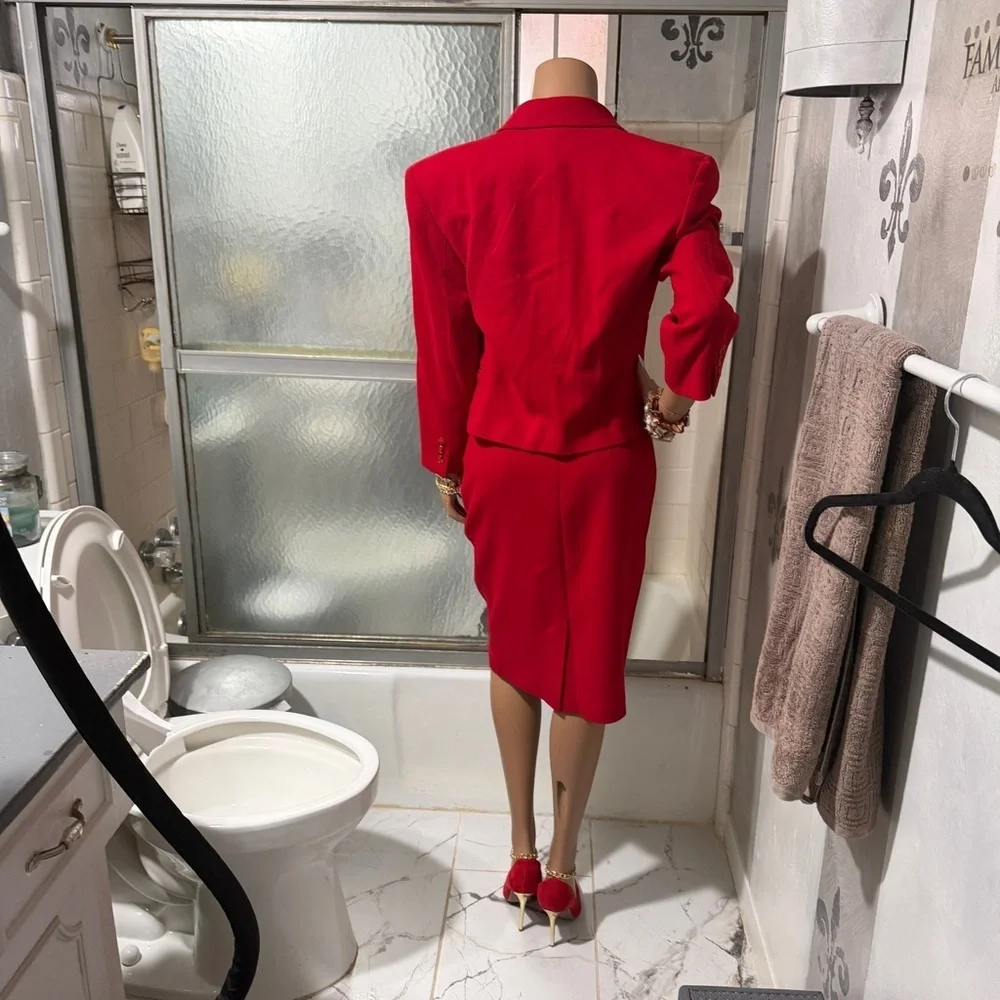 Cropped Double-Breasted Red Blazer and Skirt Set☑️